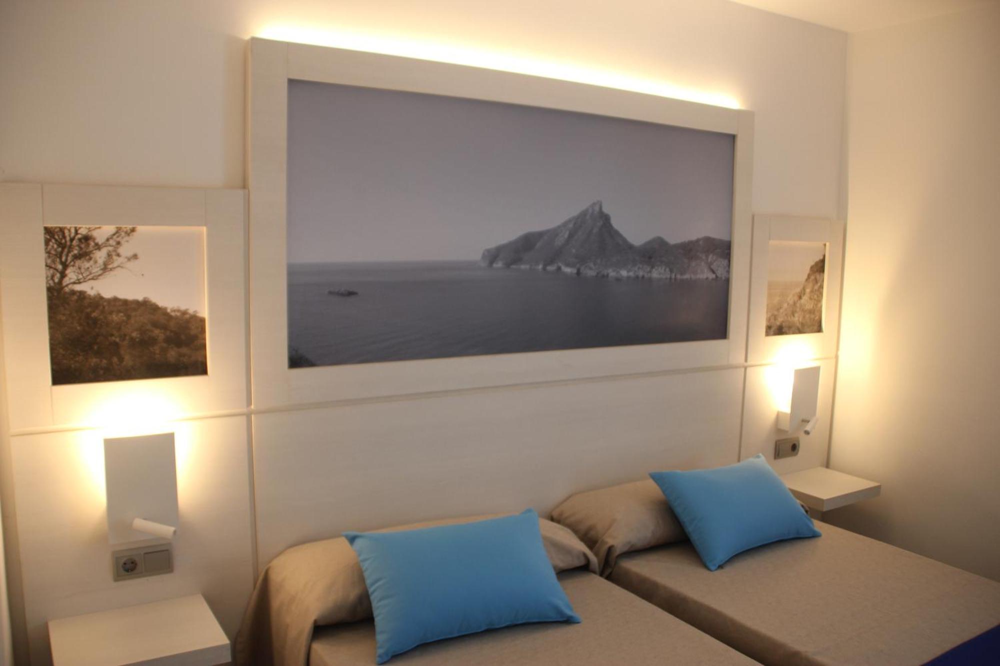 One-Bedroom Apartment,697817307:JPEG